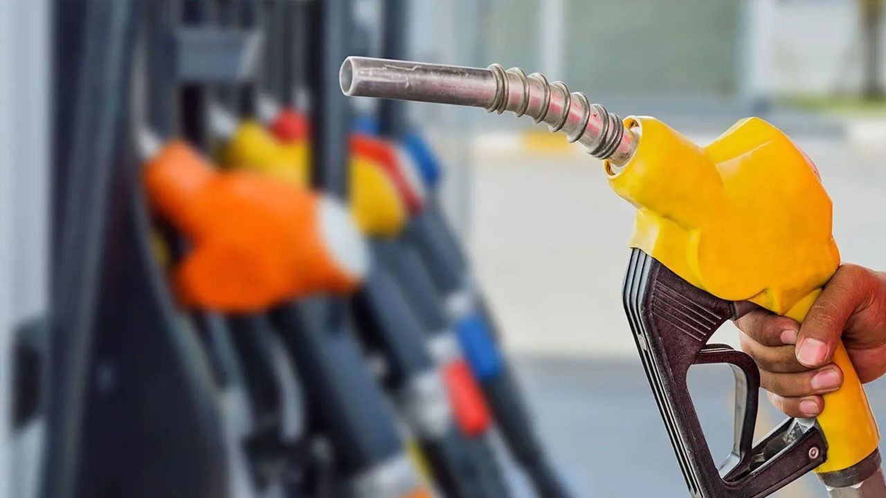 Benzin ve motorine dev indirim: Deponuzu fullemek için bekleyin!