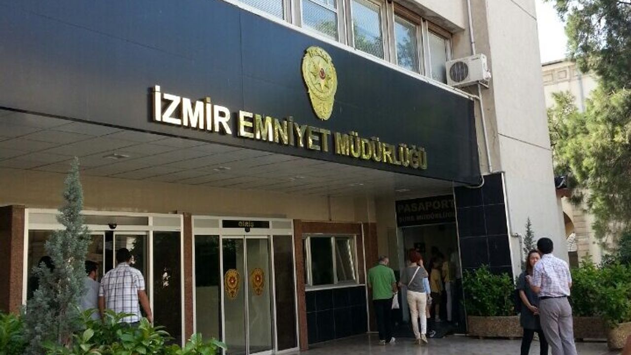 Sosyal Medya Görüntüleri Emniyeti Harekete Geçirdi : İzmirde Anne ve Ablasını Tehdit Eden Şahıs Yakalandı …