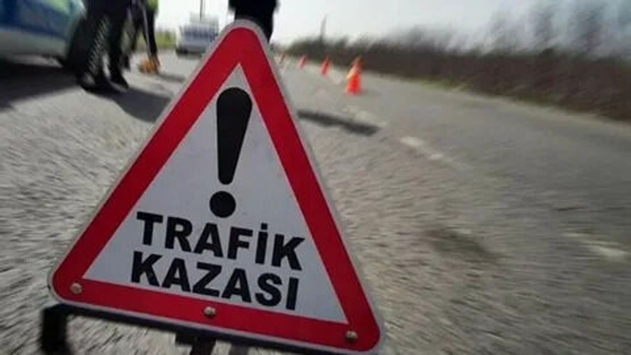 Denizli'de yol kenarında yürüyen kişiye araç çarptı: Hayatını kaybetti!