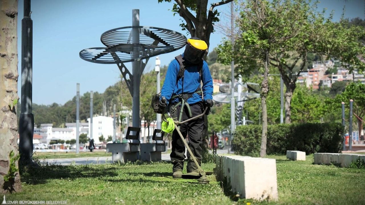 İzmir’de park ve yeşil alanlar bayrama hazırlanıyor!