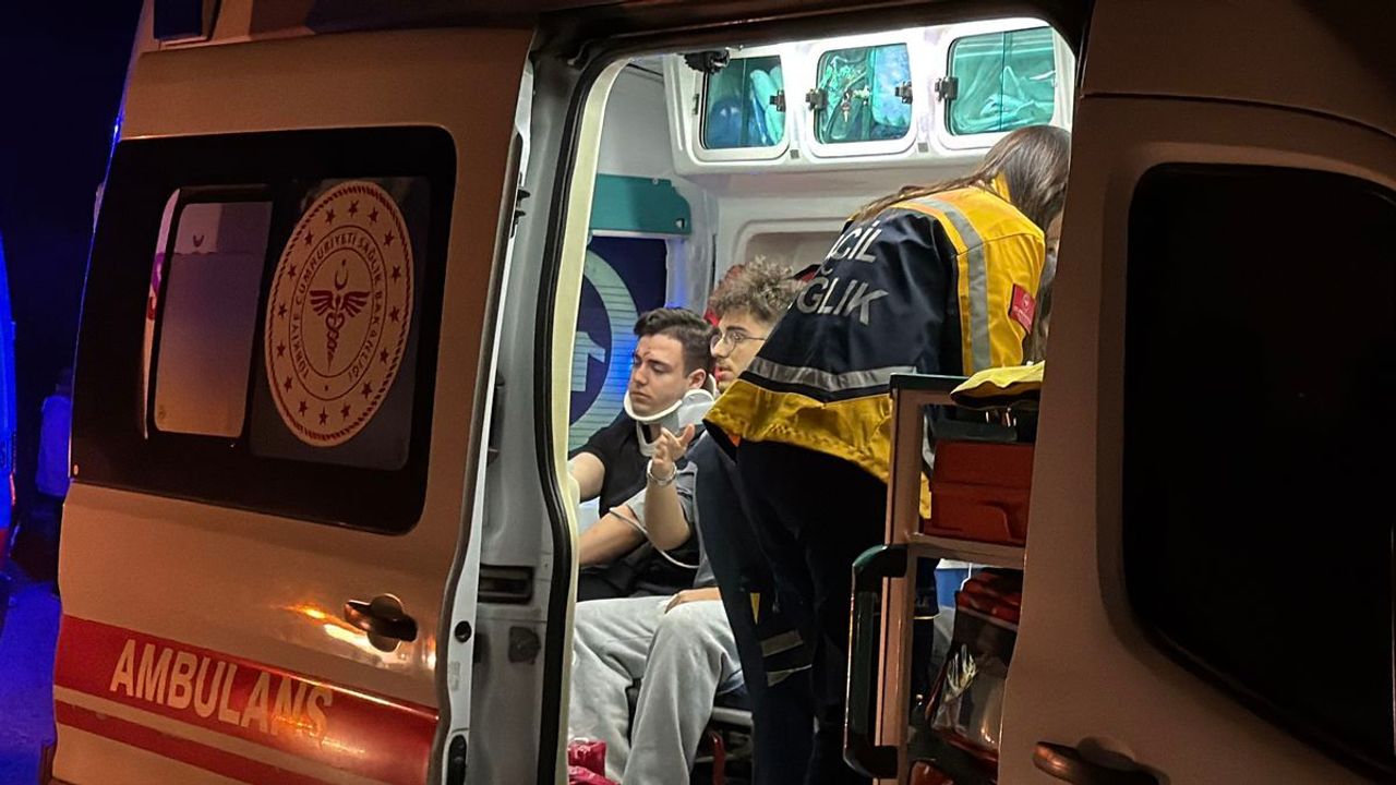Kütahya'da otomobil şarampole devrildi: Yaralılar var