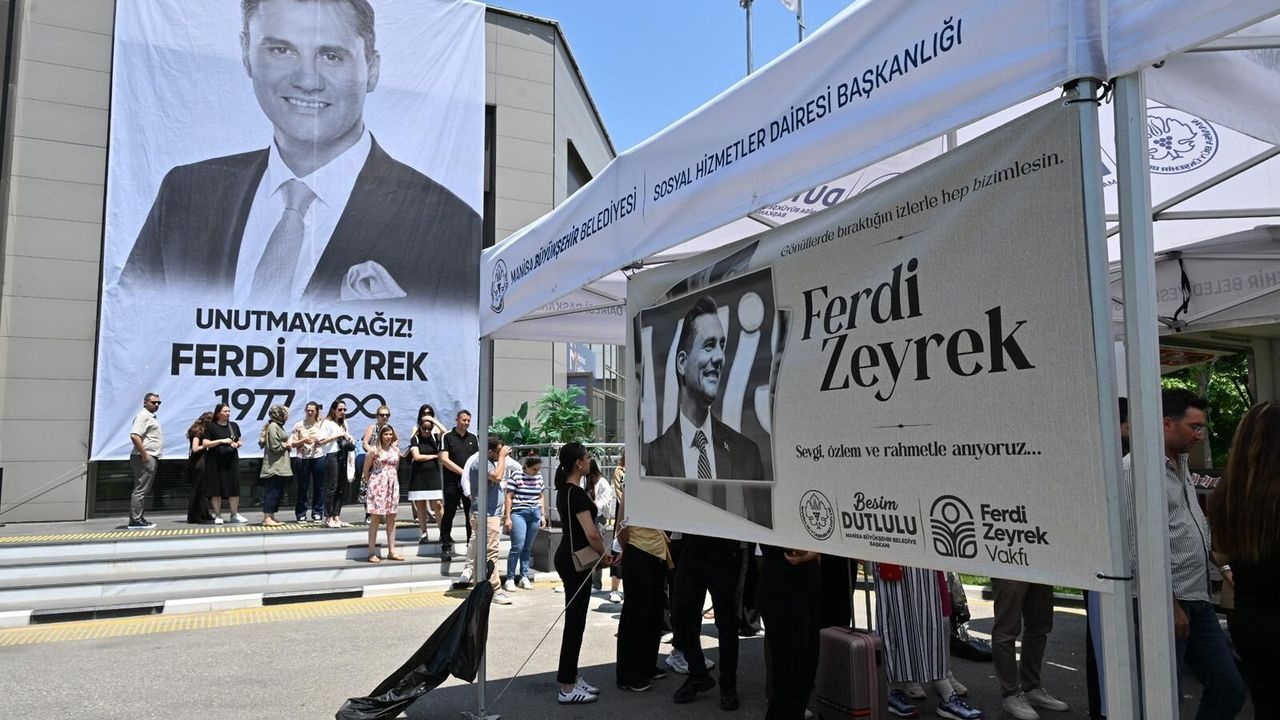 Manisa Belediyesi Ferdi Zeyrek için 17 ilçede lokma hayrı dü