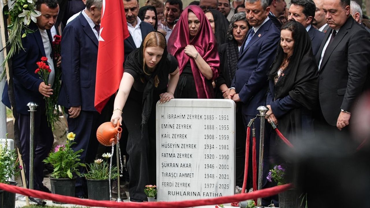 Ferdi Zeyrek'in anma töreninde duygu dolu anlar!