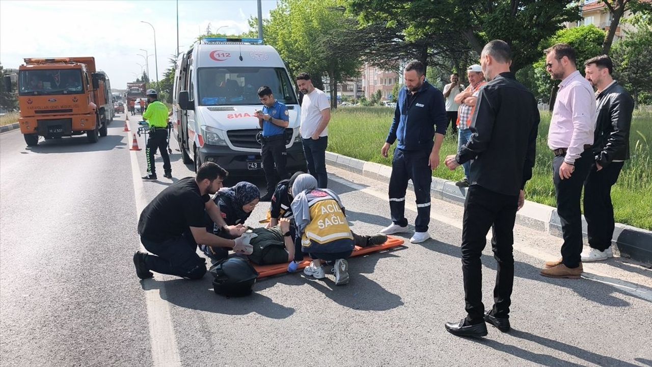 Kütahya'da motosikletle otomobil çarpıştı: Yaralılar var!