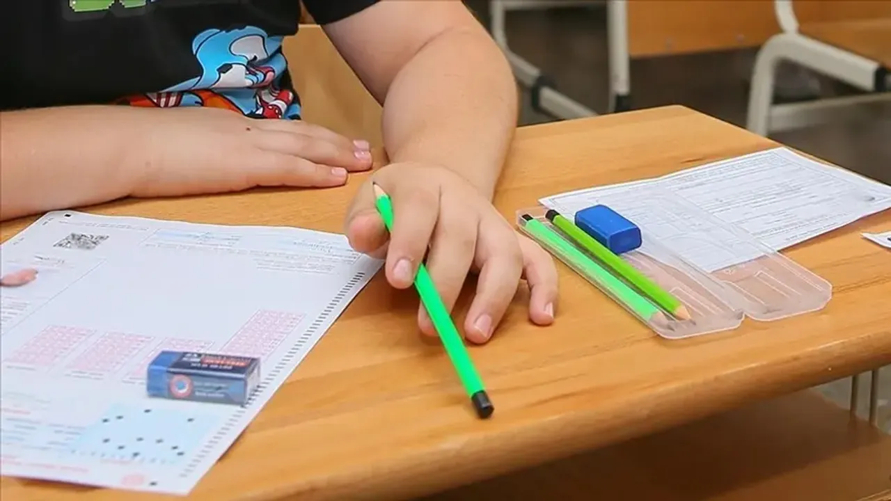 Cuma günü okullar tatil edildi: Duyuru yapıldı!