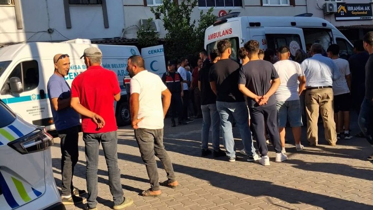 Gündem manisa'da berber dükkanına silahlı saldırı: müşteri ve iş yeri sahibi hayatını kaybetti! 2026 manisa da berber dukkanina silahli saldiri 2 20170369 amp gündem manisa’nın gölmarmara ilçesinde bir berber dükkanına düzenlenen silahlı saldırıda 2 kişi hayatını kaybetti. İş yeri... Iustitia. Bg manisa'da berber dükkanına silahlı saldırı: müşteri ve iş yeri sahibi hayatını kaybetti! 2026 2026-08-24 09:06:00 adalet - iustitia. Bg gündem