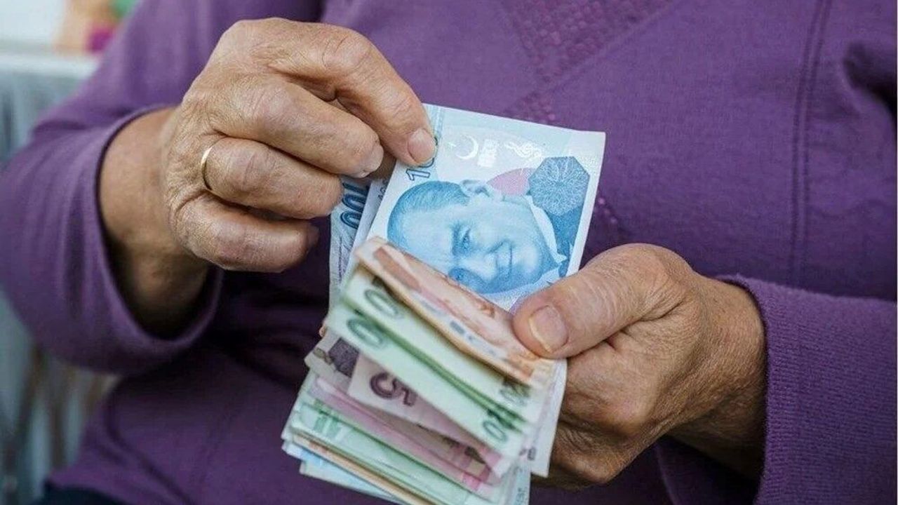 5 bin liralık emekli ikramiyesi Meclis'ten geçti
