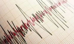 7.4 büyüklüğünde depremle sallandı: Tsunami uyarısı verildi!