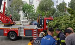 Denizli'de apartmanın çatısına yıldırım düştü: 2 kişi yaralandı!