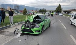 Kütahya'da otomobille kamyonet çarpıştı: Yaralılar var!