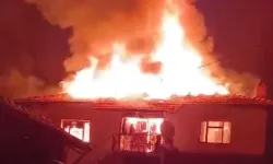 Kütahya'da 2 katlı evde yangın: Küle döndü!