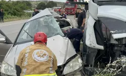 Manisa'da tırla otomobil çarpıştı: 20 yaşındaki sürücü ağır yaralı!