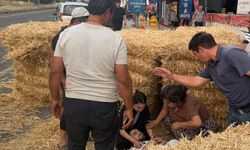 Aydın'da traktörden düşen balyaların altında kaldı!