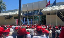 İzmir Büyükşehir’de TİS krizi: İşçiler sokağa indi!