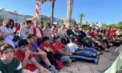 İzmir'de Dünya Kupası coşkusu: Vatandaşlar tek yürek izledi!