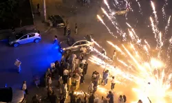 İzmir'de nişan kutlaması kabusa döndü: Havai fişekler insanların üzerine patladı!