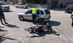 Kütahya'da kaza: Otomobille motosiklet çarpıştı!