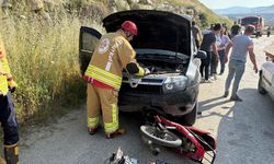 Manisa'da otomobille motosiklet çarpıştı: 18 yaşındaki genç ağır yaralı!