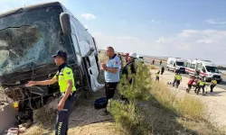 Yolcu otobüsü kaza yaptı: 44 kişi yaralandı!