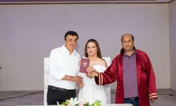 İzmir Büyükşehir Belediyesi’nden engelli vatandaşlara destek: Aşka işaret diliyle “evet” dediler!