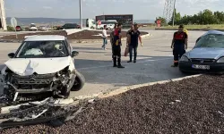 Kütahya'da iki otomobil çarpıştı: Yaralılar var!