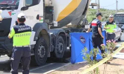 Aydın'da feci kaza: Yolun karşısına geçerken beton mikserinin altında kaldı!