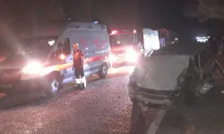 Manisa’da feci kaza: Otomobille traktör çarpıştı!