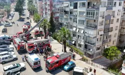 İzmir Karabağlar'da 7 katlı apartmanda yangın: 2 kişi hastaneye kaldırıldı!