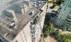 İzmir'de 10 katlı binanın çatısında yangın: 3 işçi mahsur kaldı!
