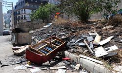 İzmir'de korkutan yangın: Alevler 2 araca sıçradı!