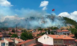 Kütahya Kalesi'nde korkutan yangın: Çok sayıda ekip sevk edildi!