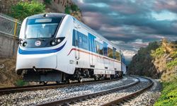 İZBAN kullananlar dikkat: Seferler aksayacak, yük treni yoldan çıktı!