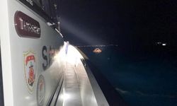 İzmir Açıklarında Endişelendiren Mücadele! Göçmenler Karaya Alındı!