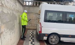 Bolvadin’de servis araçlarına yönelik polis denetimi