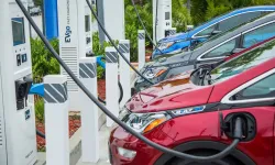 Akaryakıt fiyatları insanları elektrikli araçlara yönlendirir mi?