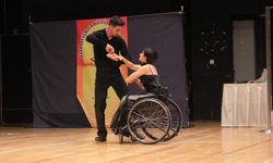 Tekerlekli Sandalyeliler Dansları İle Büyülediler 