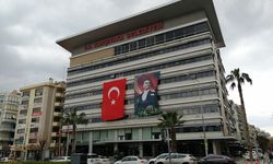 Karşıyaka Belediyesi’nde Çalışanların Öfkesi Büyüyor: Maaş Krizi Protestoya Dönüştü