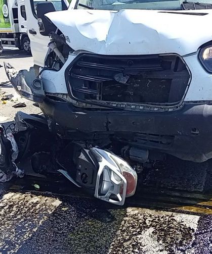 Aydın'da kaza: Kırmızı ışık ihlali yapan kamyonetle motosiklet çarpıştı!