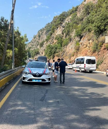 Muğla Fethiye'de zincirleme kaza: Yola savrulan genç hayatını kaybetti!