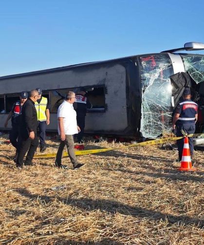 Yolcu otobüsü kaza yaptı: 2'si ağır 46 yaralı var!