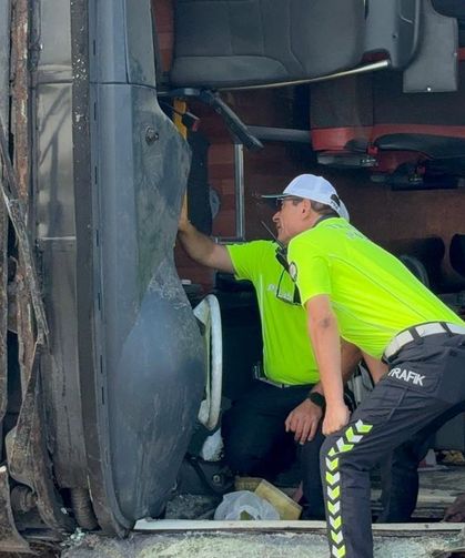 Yolcu otobüsü kaza yaptı: Ölü ve yaralılar var!