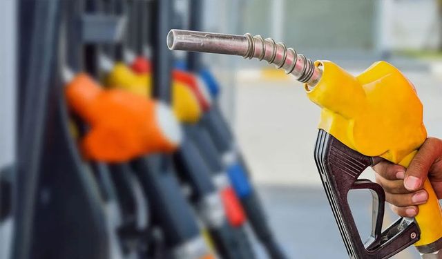 Benzin ve motorine dev indirim: Deponuzu fullemek için bekleyin!