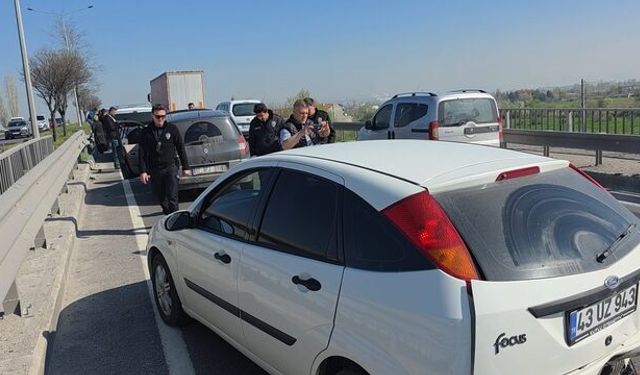 Kütahya'da zincirleme kaza: 5 araç birbirine girdi!