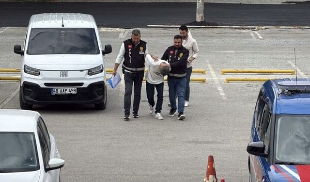 Evinin Bahçesinde Pusu Kurdu, Eski Kız Arkadaşını Bıçakladı…