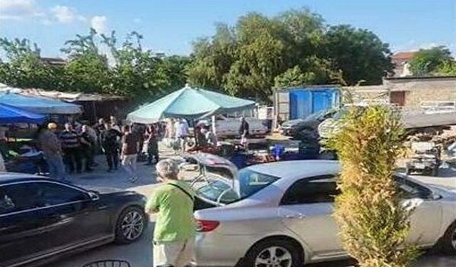 İzmir Yenifoça'da pazar yerinde kavga: Havaya ateş açtı!