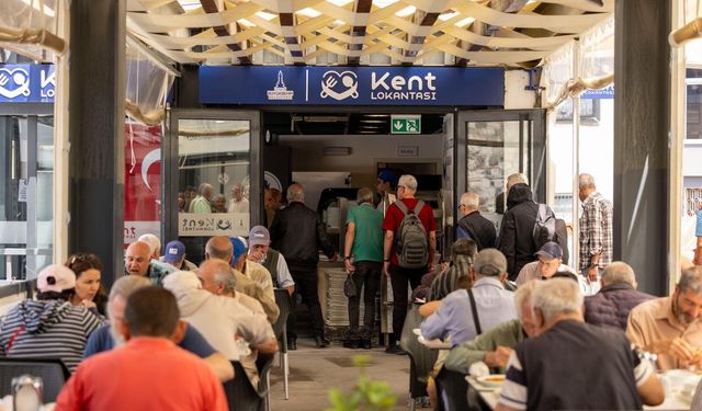İzmir Büyükşehir Belediyesi'nden ücretsiz yemek: 6 farklı Kent Lokantası’nda verildi!