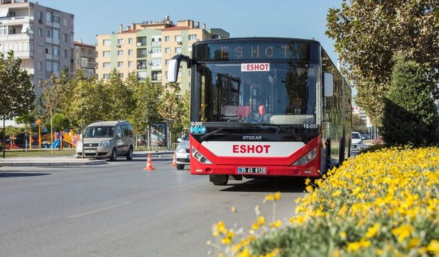 İzmir'de bayramda toplu ulaşıma düzenleme: ESHOT, İZULAŞ, İZDENİZ, metro ve tramvaya binecekler dikkat!