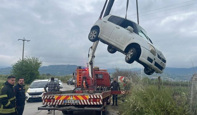 Aydın’da Bir Otomobil Sulama Kanalına Uçtu!