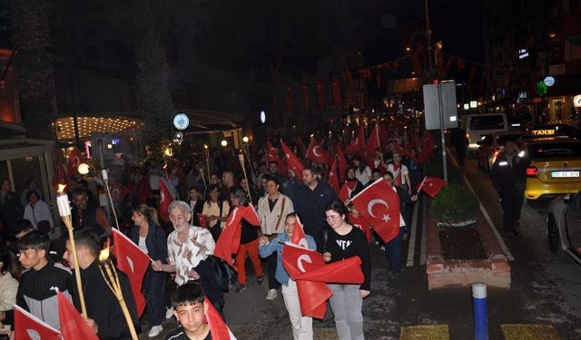 İzmir'de Ödemiş ve Bayındır'da 19 Mayıs coşkusu: Fener alaylarıyla kutlandı!