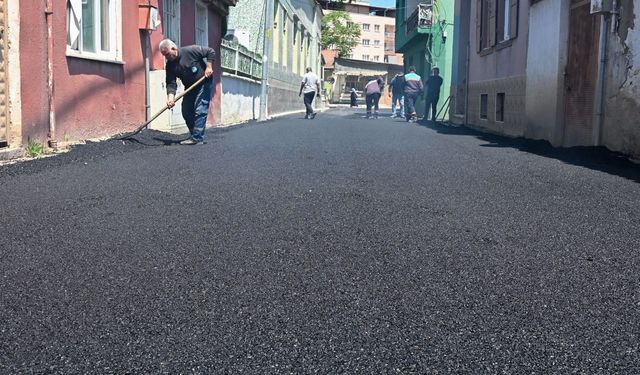 Manisa Büyükşehir Belediyesi Muradiye'de bozuk yolları yeniliyor!